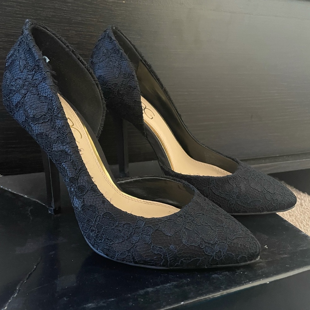 NEW BCBG Heel